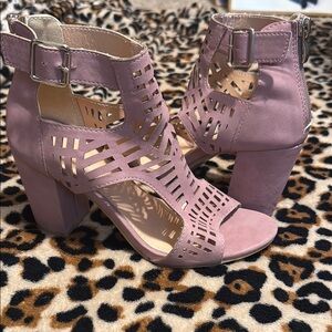 Elegant Pink High Heels with Textured Accents